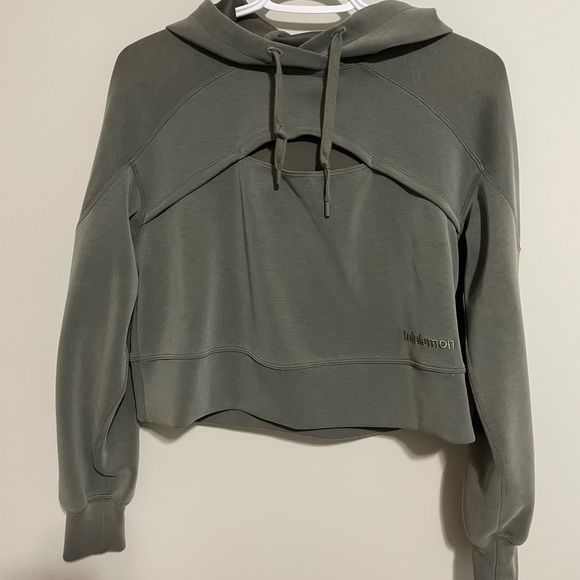 Get Centred crop hoodie - Picture 2 of 5